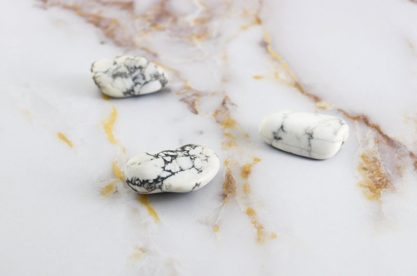Howlite rolled stone