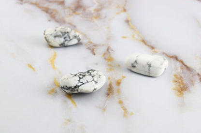 Howlite rolled stone