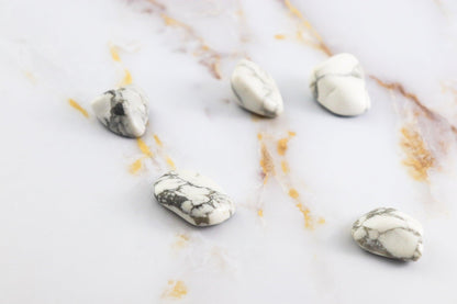 Howlite rolled stone